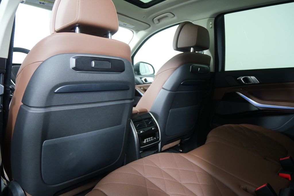 Thumbnail: 2026 BMW X7 - 19