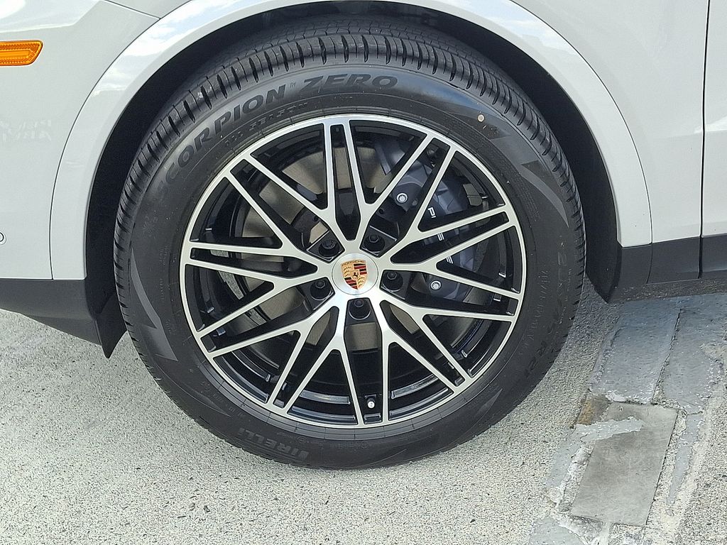 Thumbnail: 2026 Porsche Cayenne - 10