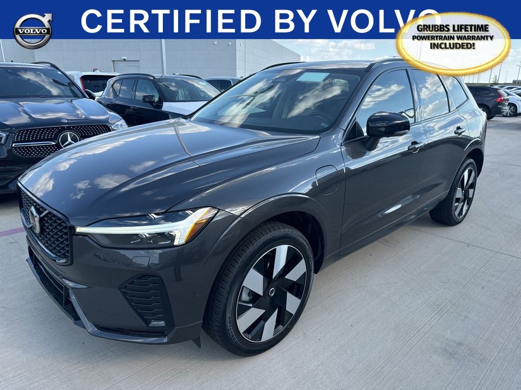 2025 Volvo XC60 Recharge T8 Plus Dark Theme eAWD