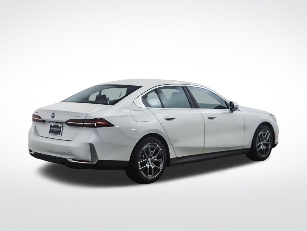 Thumbnail: 2026 BMW 5 Series - 5