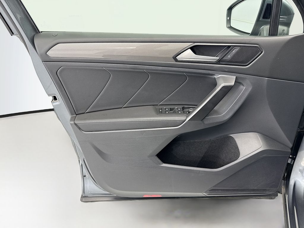 Thumbnail: 2023 Volkswagen Tiguan - 22