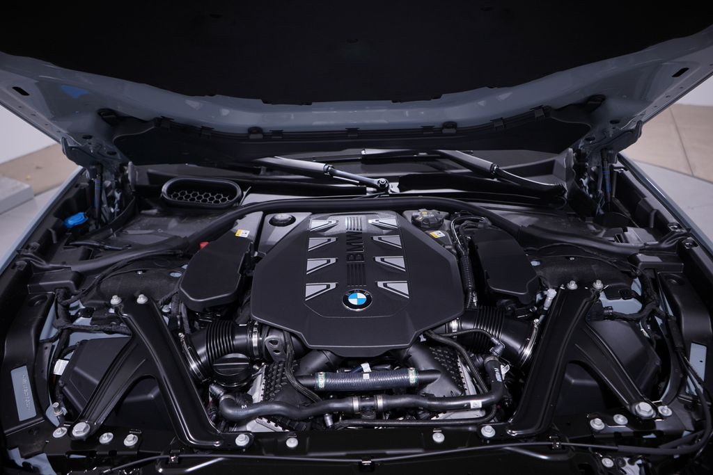 Thumbnail: 2025 BMW 7 Series - 19