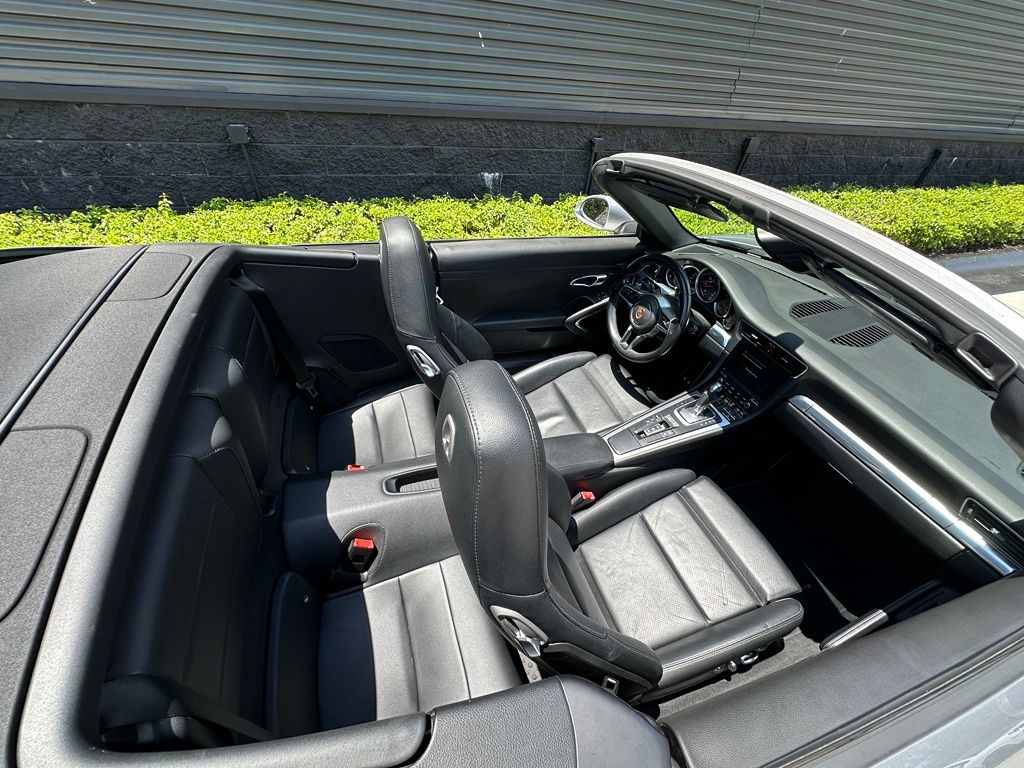Thumbnail: 2017 Porsche 911 - 13