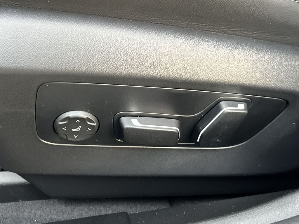 Thumbnail: 2026 BMW M5 - 12