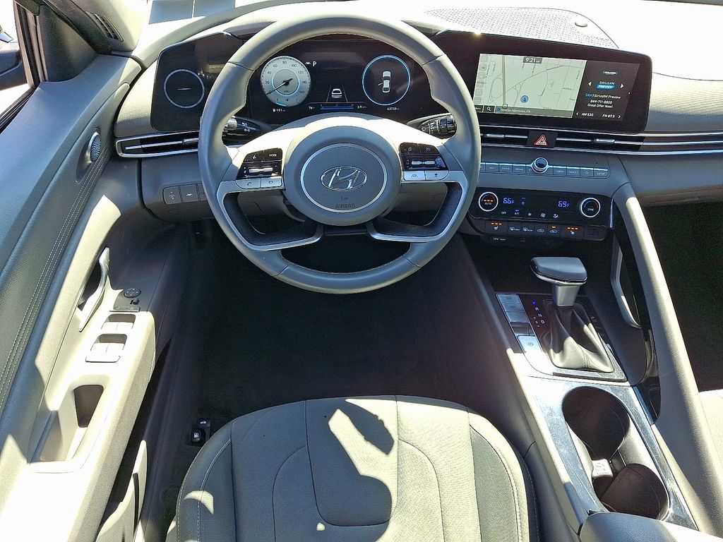 2023 Hyundai Elantra — photo 12