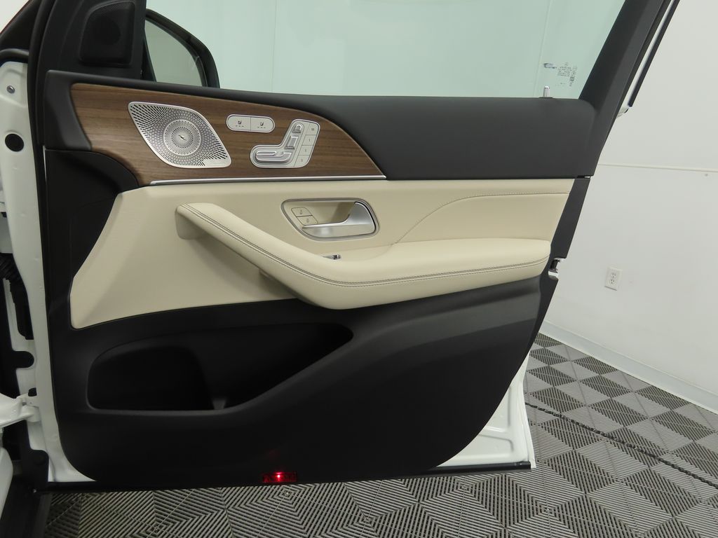 2025 Mercedes-Benz GLS 450 4MATIC 26