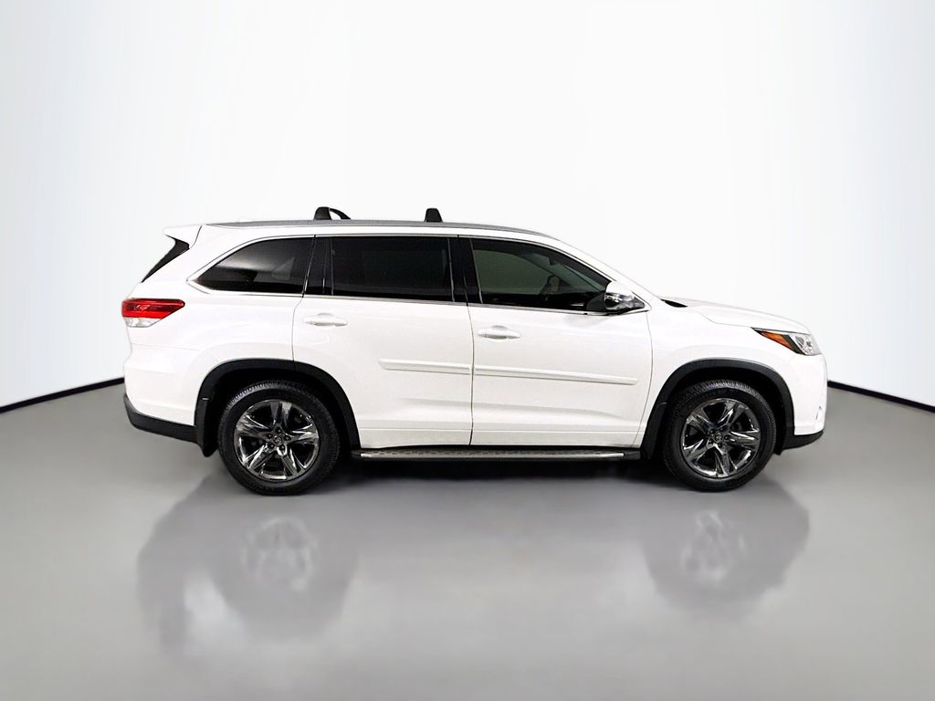 Thumbnail: 2019 Toyota Highlander - 4