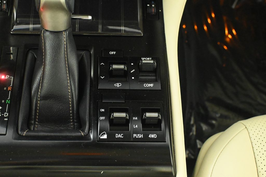 Thumbnail: 2020 Lexus GX - 24