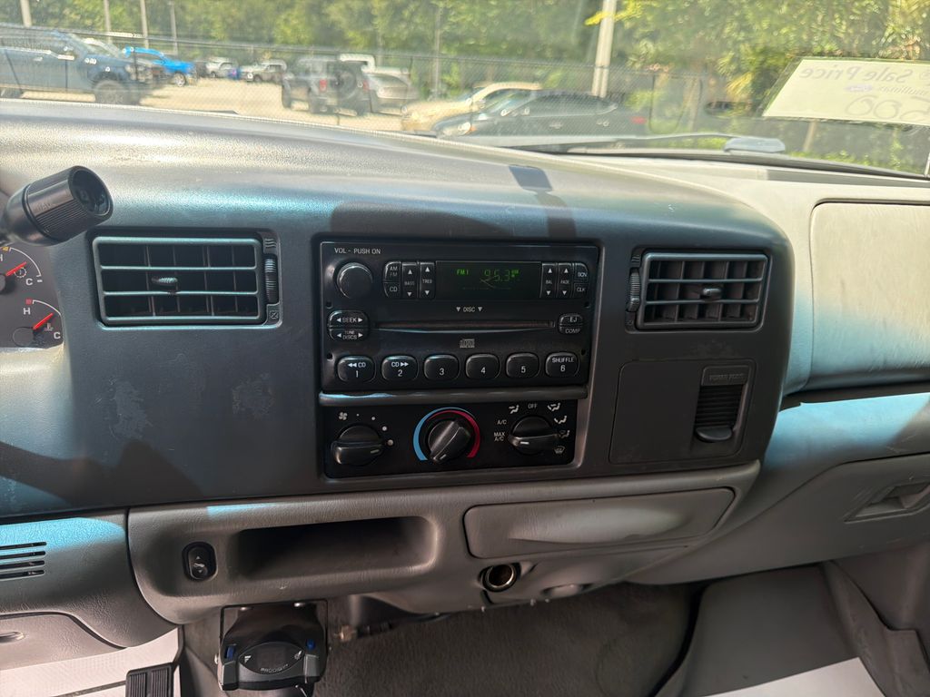 Used 2004  Ford XL image 22