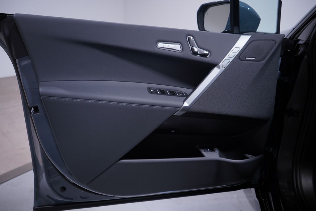 Thumbnail: 2026 BMW iX - 10