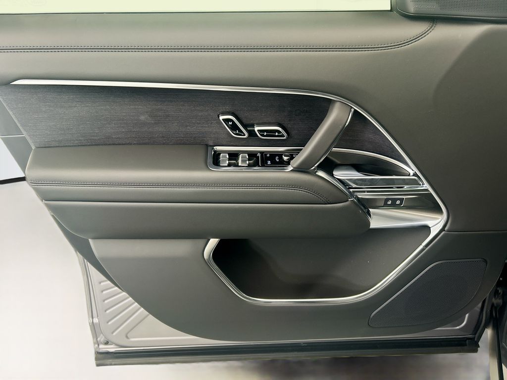 Thumbnail: 2026 Land Rover Range Rover - 23