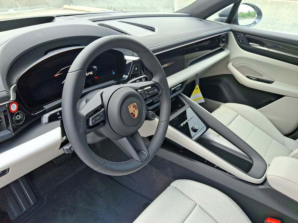 Thumbnail: 2025 Porsche Macan - 4