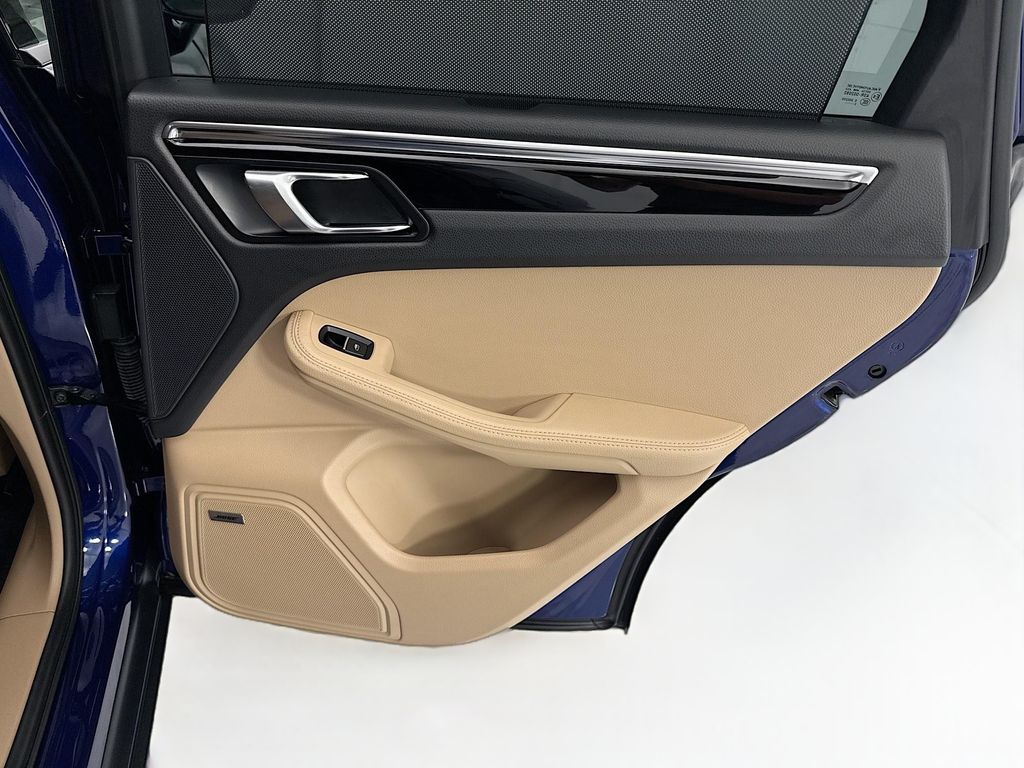 Thumbnail: 2024 Porsche Macan - 27