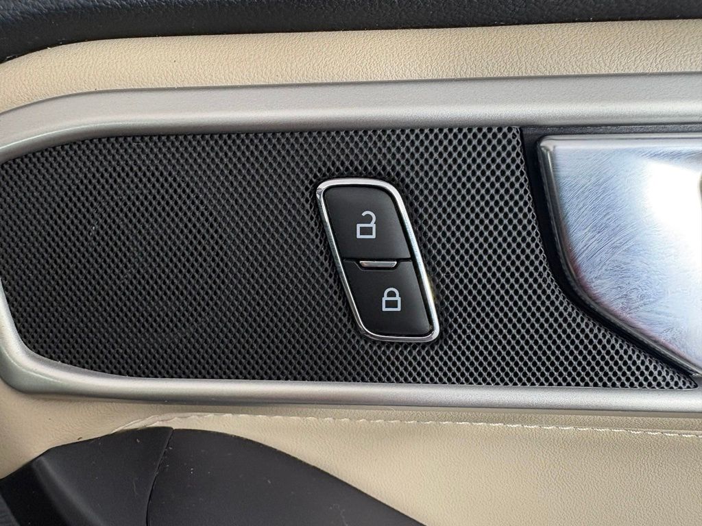 2020 Ford Explorer #39