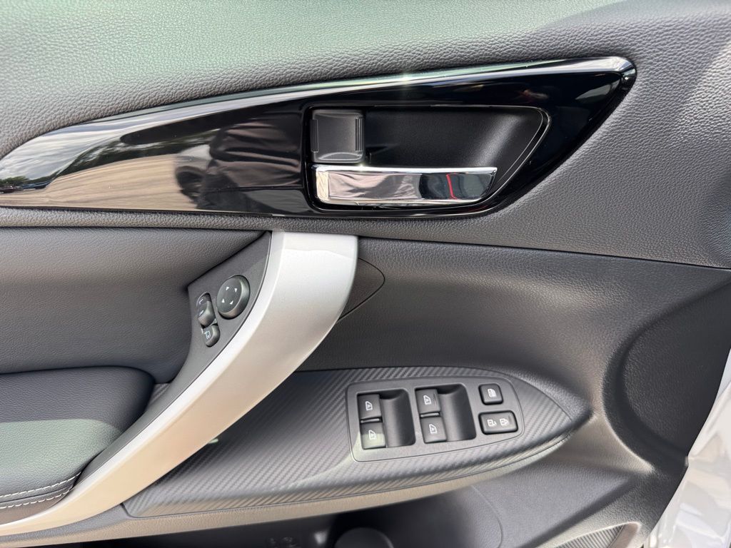 2025 Mitsubishi Eclipse Cross SEL photo 27