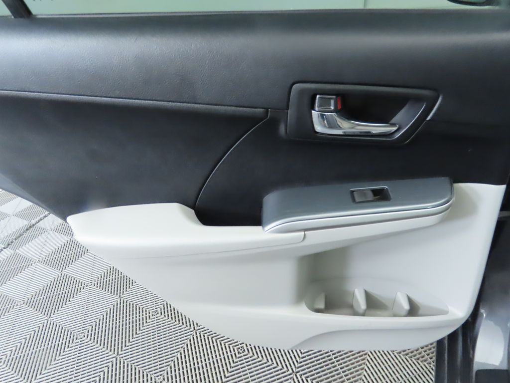 Thumbnail: 2014 Toyota Camry - 26