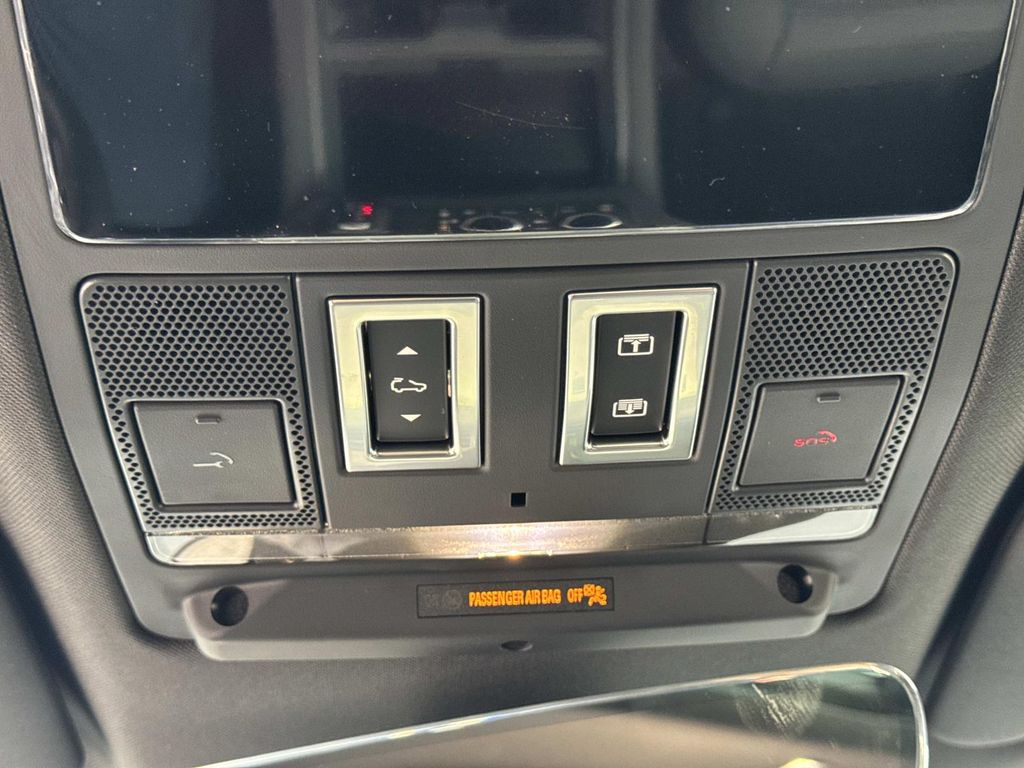 New 2026 Black Land Rover X-Dynamic SE image 22