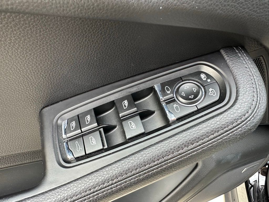 Thumbnail: 2016 Porsche Macan - 20