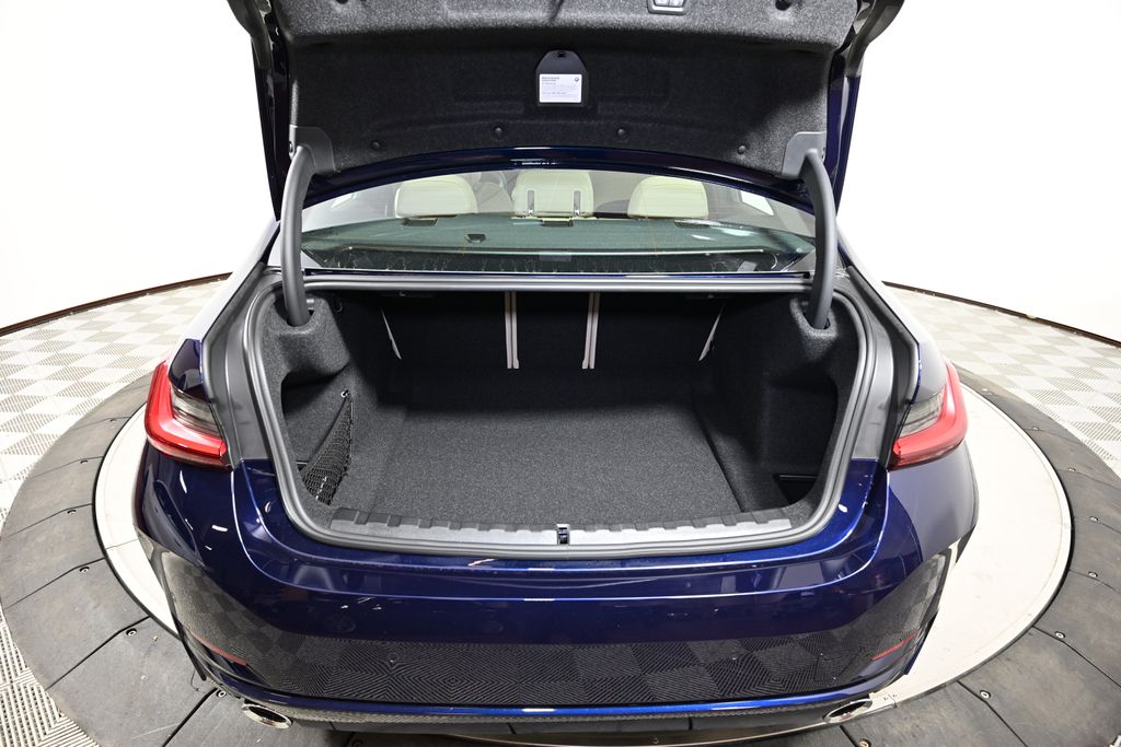 Thumbnail: 2026 BMW 3 Series - 10