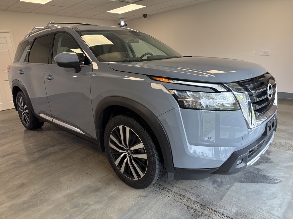 Boulder Gray Pearl 2023 Nissan Pathfinder Platinum 4WD SUV / Crossover All-Wheel Drive 9-Speed Automatic