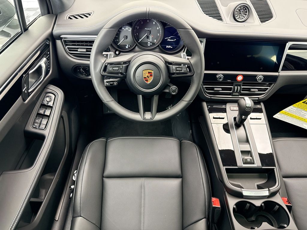 Thumbnail: 2026 Porsche Macan - 13