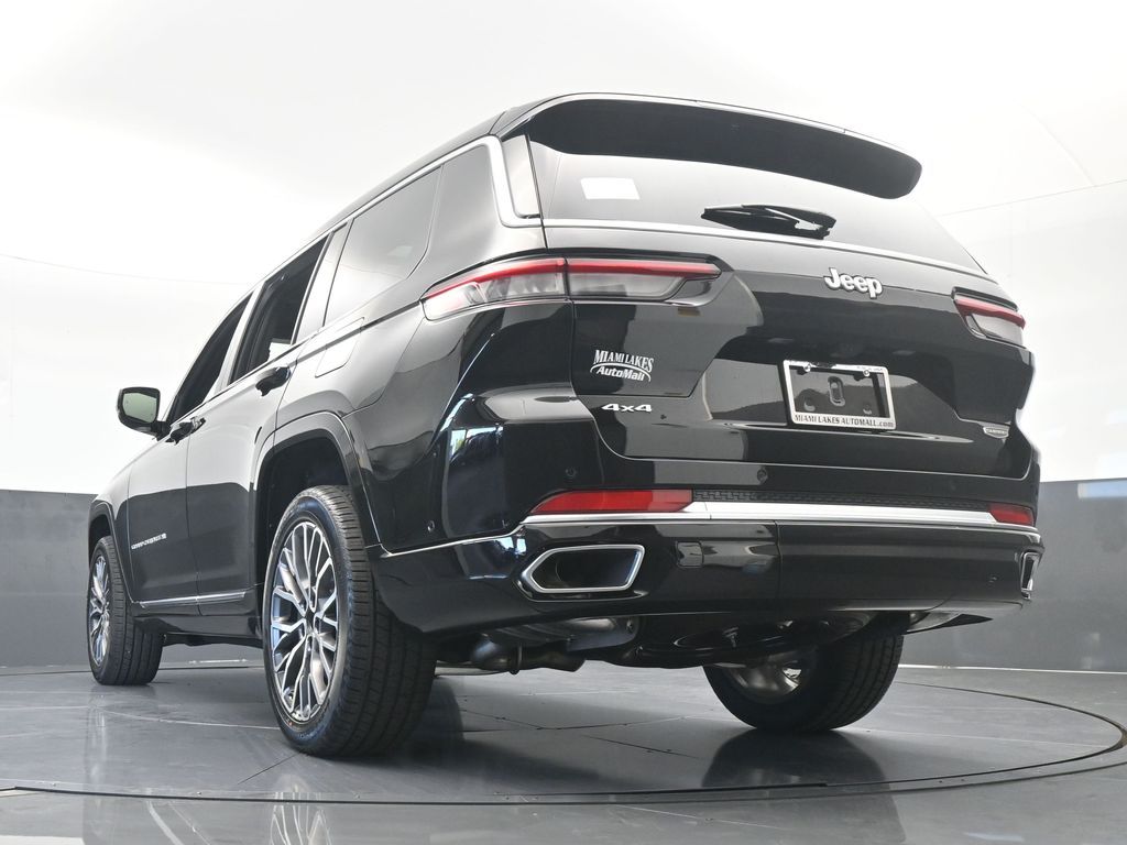 New 2025 Diamond Black Crystal Pearlcoat Jeep Summit image 58