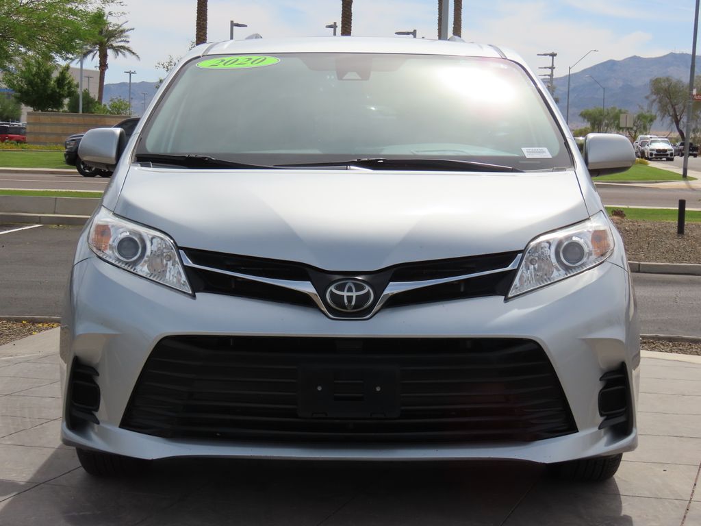 2020 Toyota Sienna LE 2
