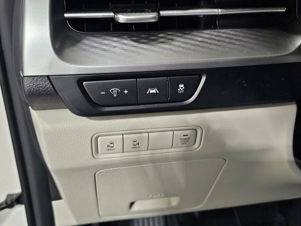 Used 2024 White Kia LX image 24