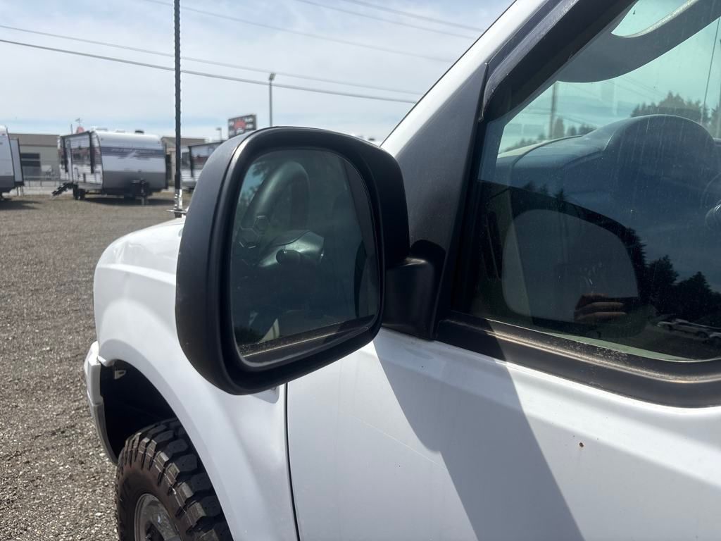 2005 Oxford White Ford Super Duty F-250 XLT 4X4 Truck