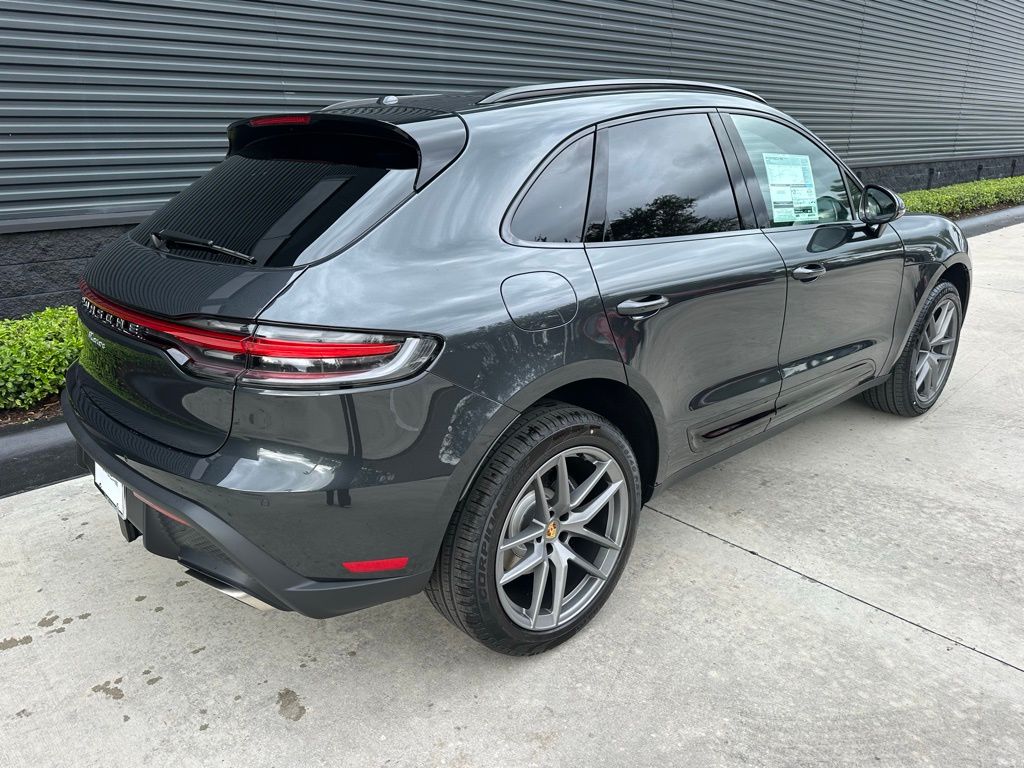 Thumbnail: 2026 Porsche Macan - 9