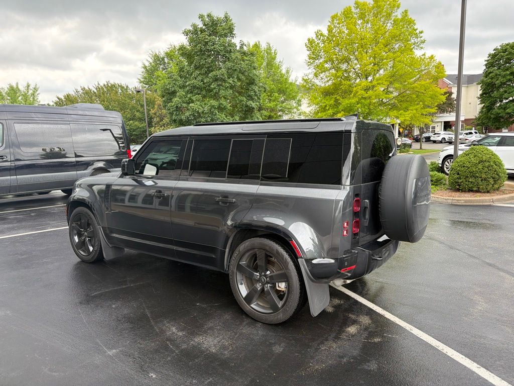 Certified Used 2025 Gray Land Rover X-Dynamic SE image 5