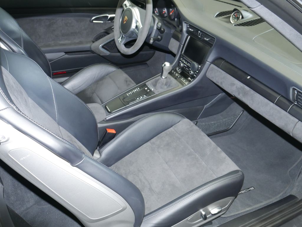 Thumbnail: 2015 Porsche 911 - 13