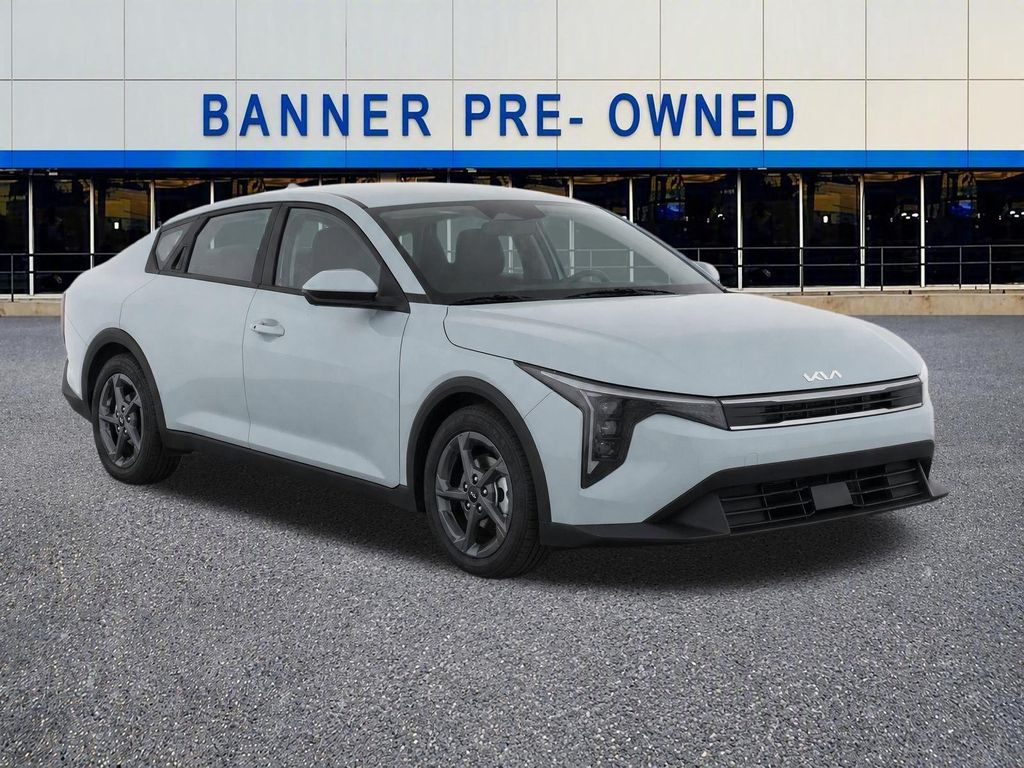  2025 Kia K4 LXS FWD   