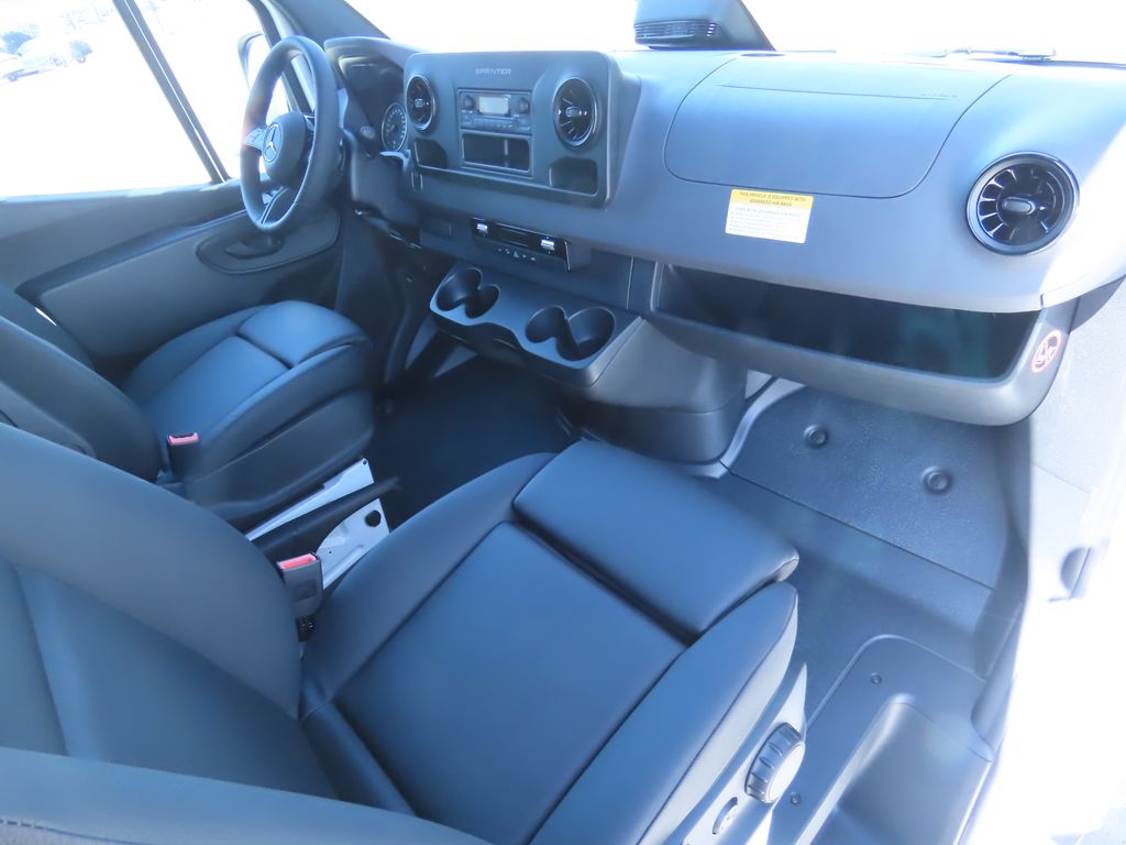 Thumbnail: 2025 Mercedes-Benz Sprinter - 18