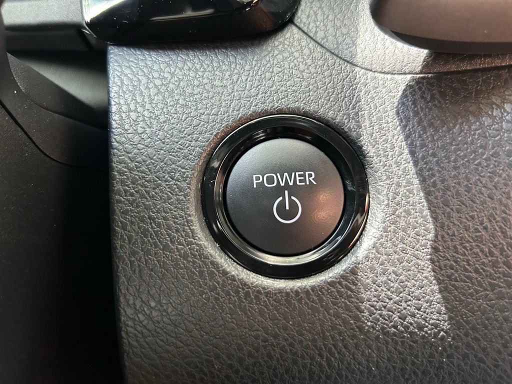 2025 Toyota Camry XSE 21