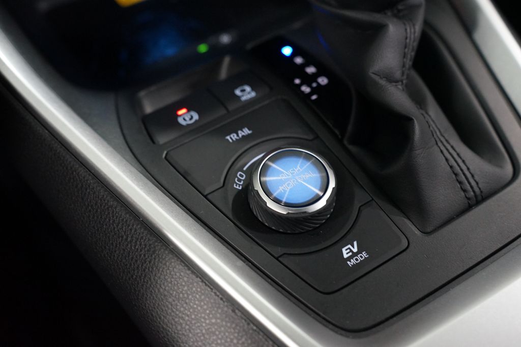 Thumbnail: 2025 Toyota RAV4 - 23