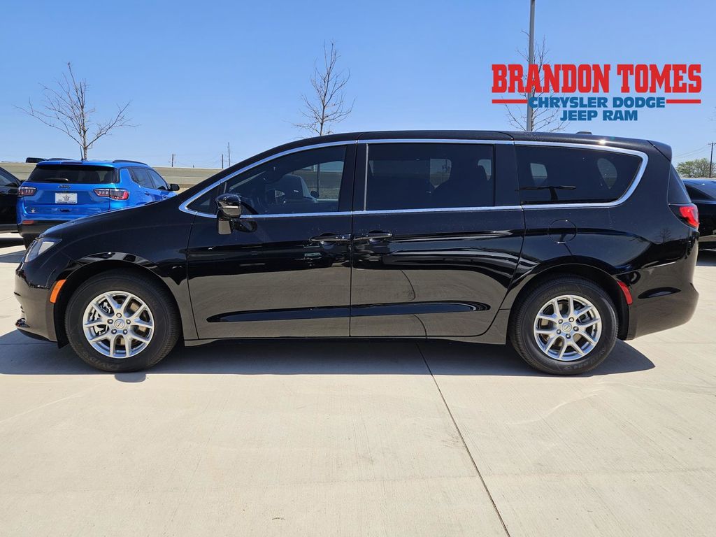 Diamond Black 2026 Chrysler Voyager Minivan Front-Wheel Drive 9-Speed Automatic