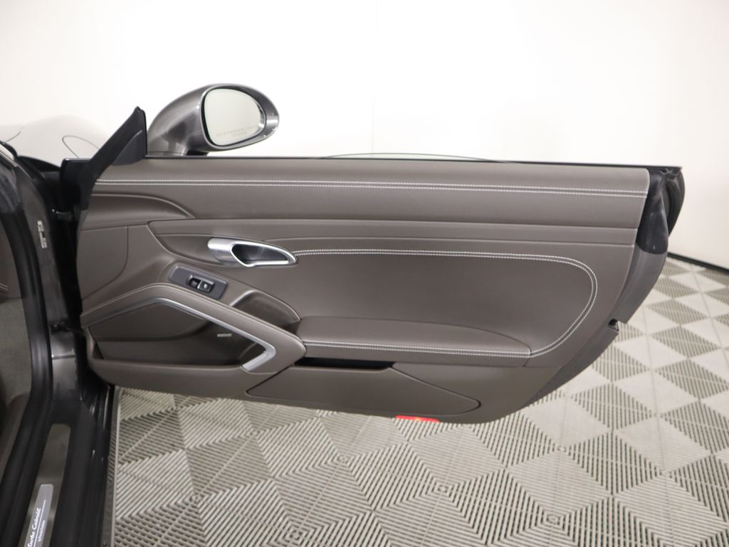 Thumbnail: 2017 Porsche 911 - 31