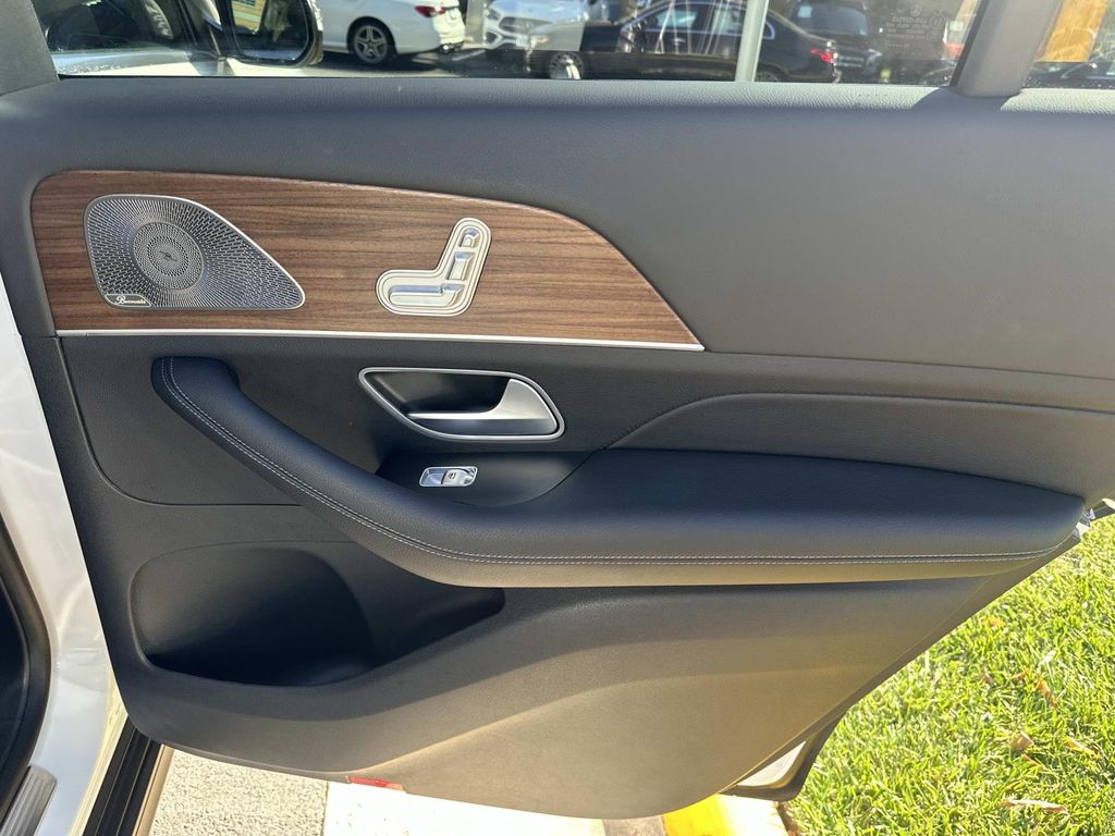 Thumbnail: 2024 Mercedes-Benz GLS - 24