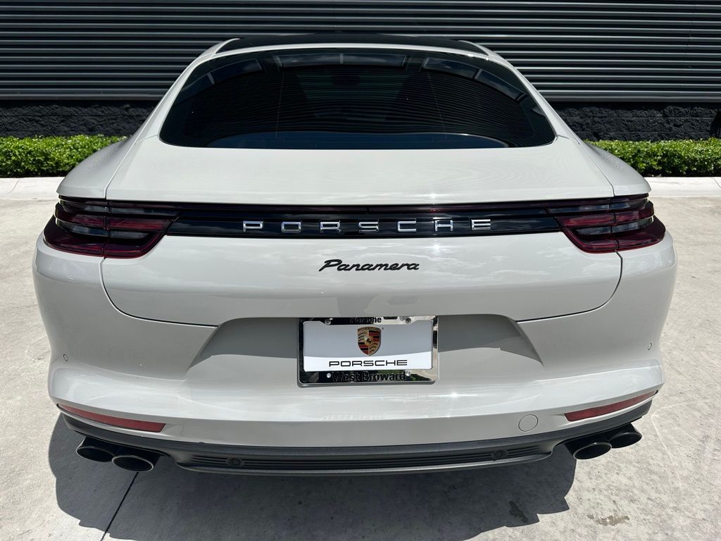 2018 Porsche Panamera  11