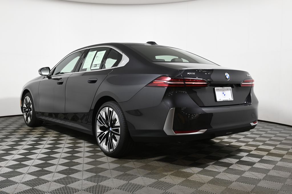 Thumbnail: 2026 BMW 5 Series - 5