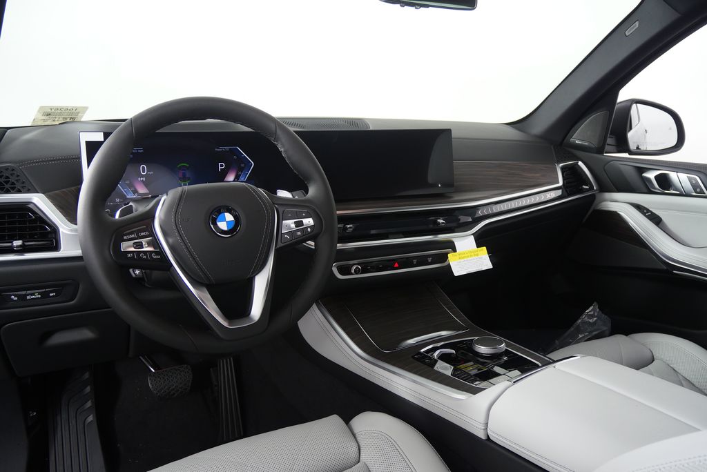 Thumbnail: 2026 BMW X5 - 17