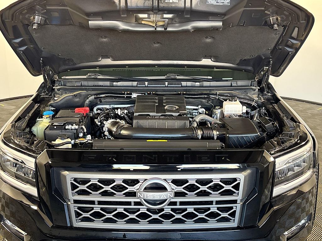 2024 Nissan Frontier SL