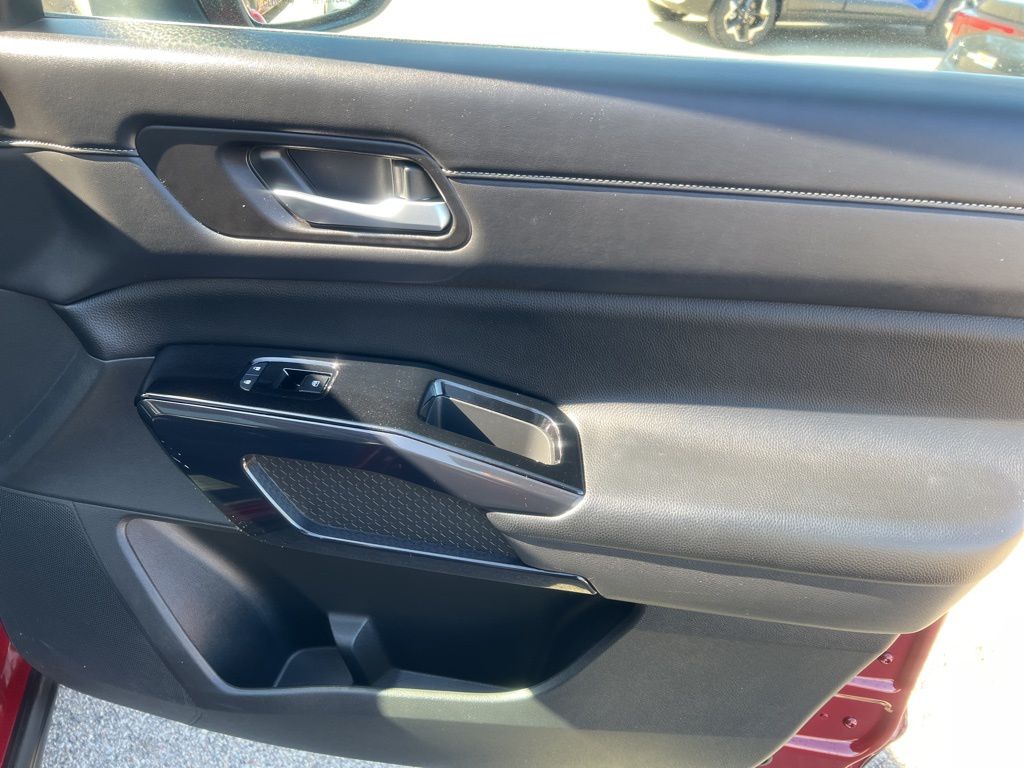 2022 Nissan Pathfinder SV photo