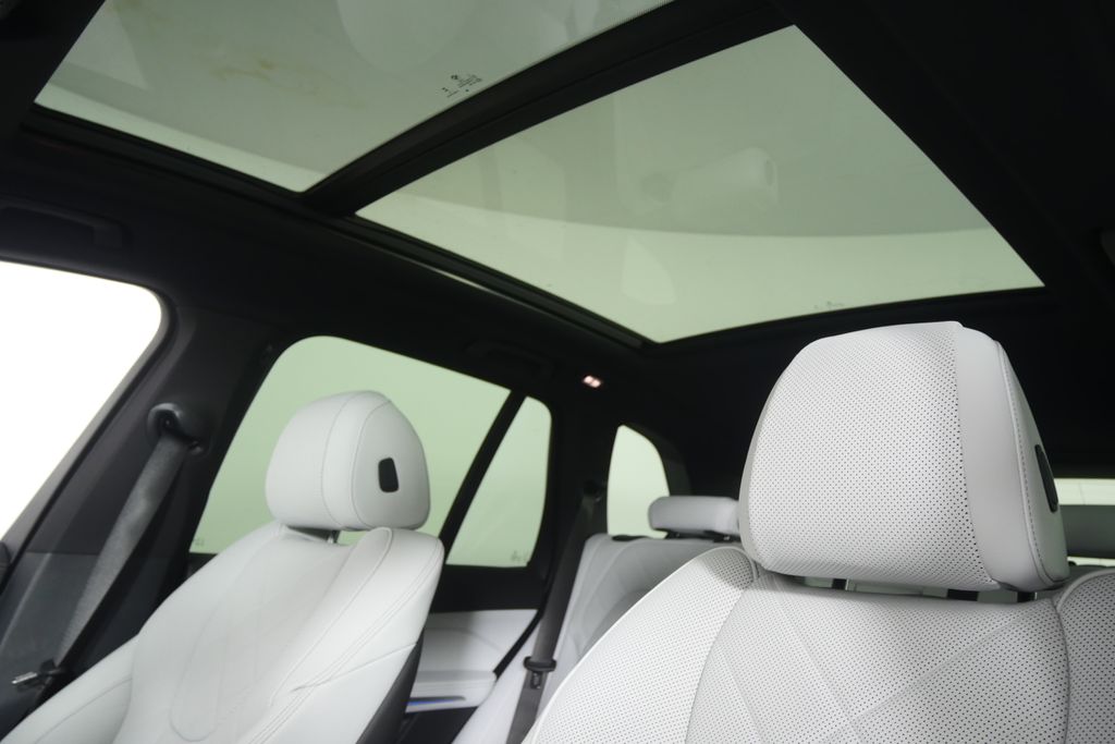 Thumbnail: 2026 BMW X5 - 11