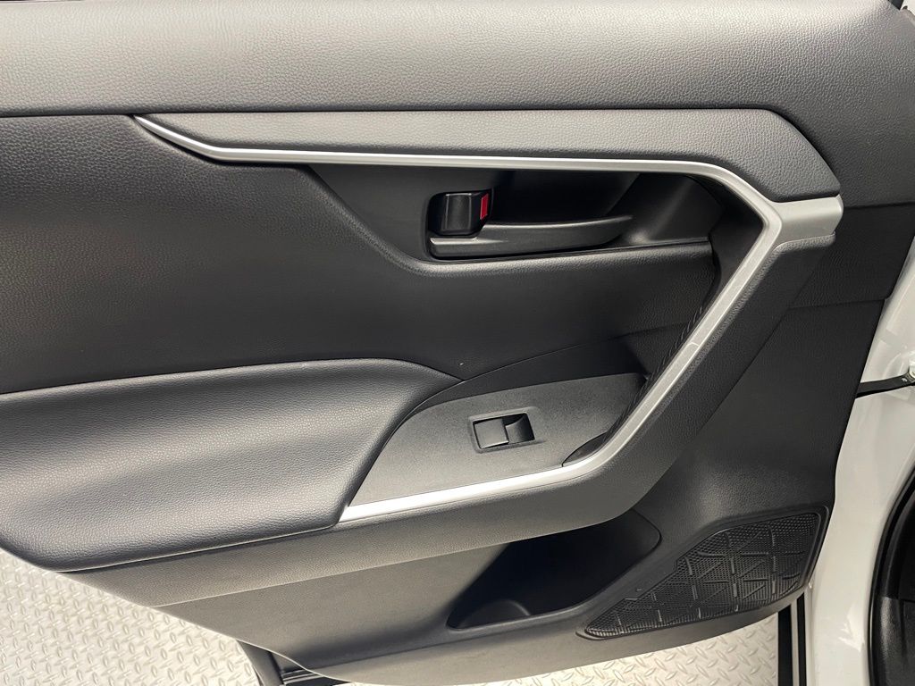 Thumbnail: 2023 Toyota RAV4 - 31