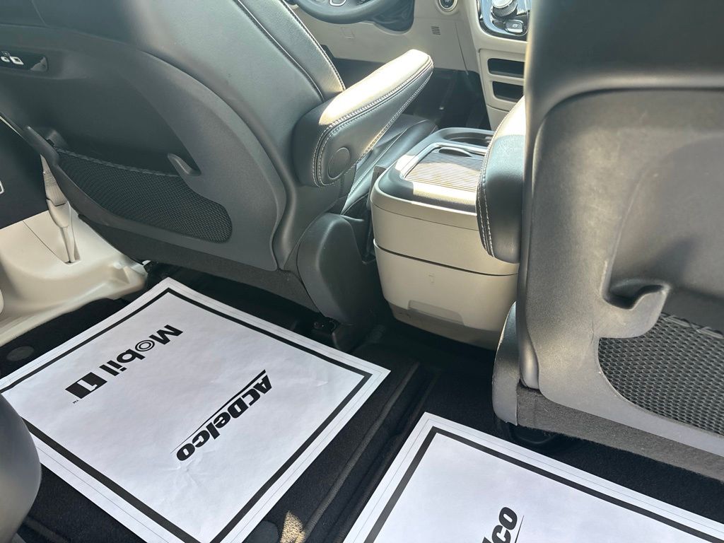 Used 2023 Chrysler Pacifica Van