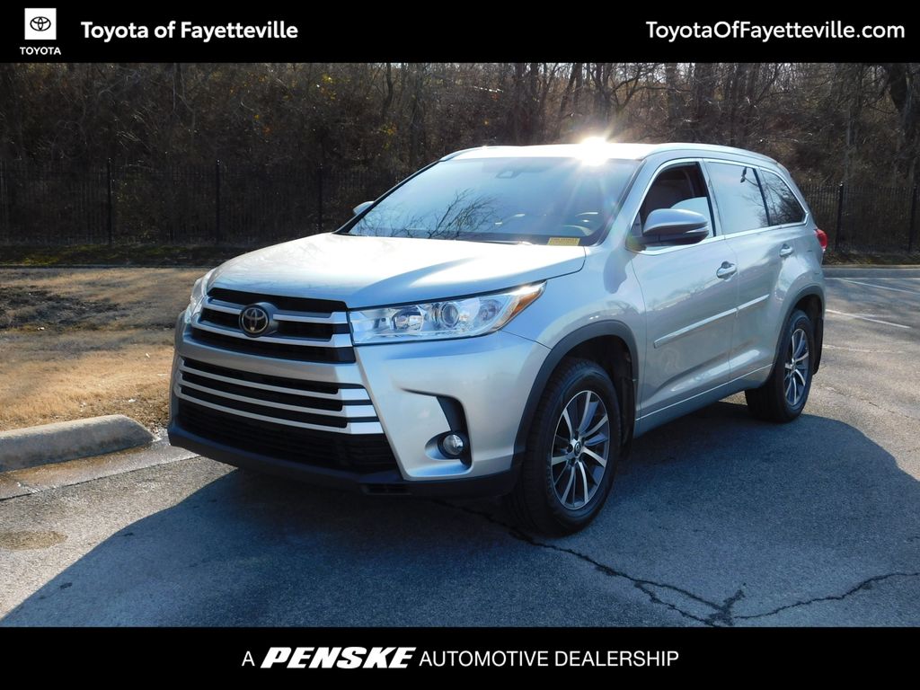 2017 Toyota Highlander XLE -
                Fayetteville, AR