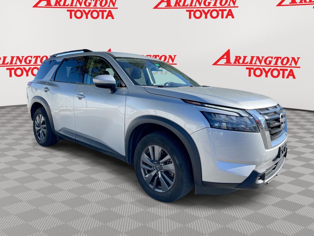 2024 Nissan Pathfinder SV's photo