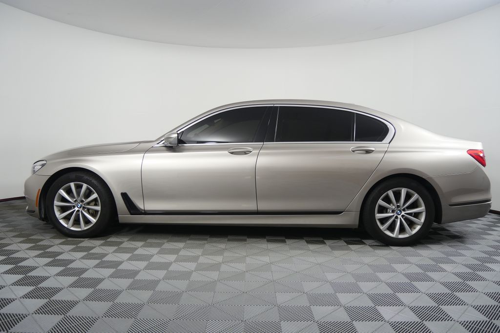 Thumbnail: 2016 BMW 7 Series - 6